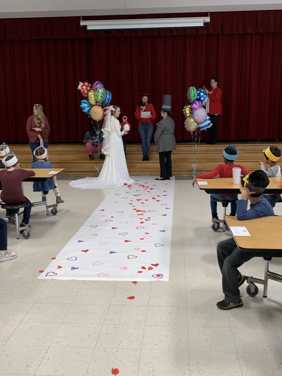 MrsSextonTeach's tweet photo. Kinders enjoyed the wedding of Q and U today! #CWESisthebest #makelearningfun #ValentinesDay @CogburnWoodsES https://t.co/8yityjbDyE