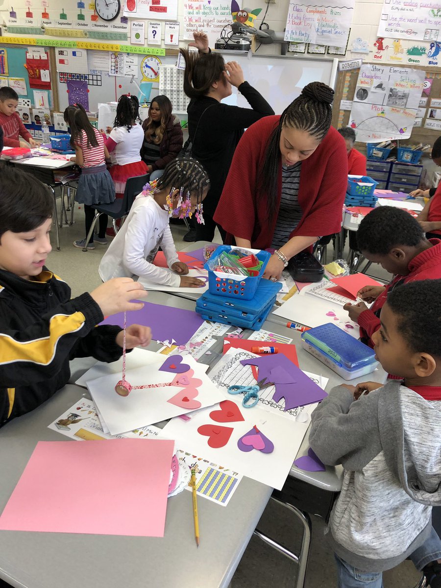 SECassidy1's tweet photo. Parent activity day! Valentine’s Day Cards! @SerenaHills_161 #D161Learns https://t.co/PTf7gmPvCa