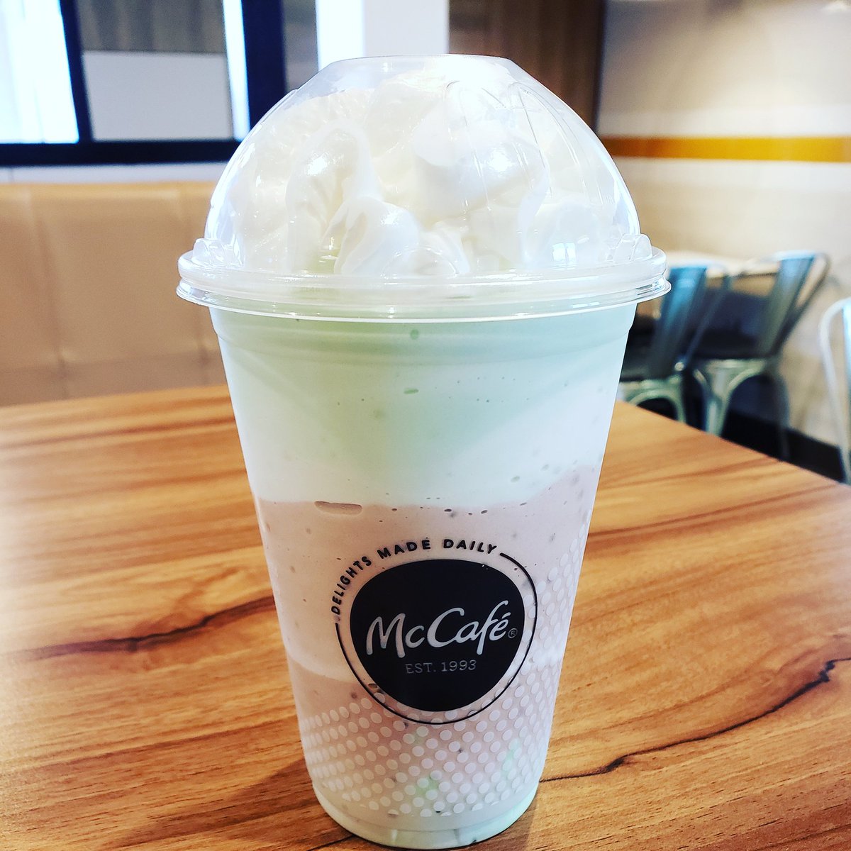 darlingha18's tweet photo. Shamrock shakes are back y'all!! #ShamolateShake https://t.co/Bbj5aCzA27