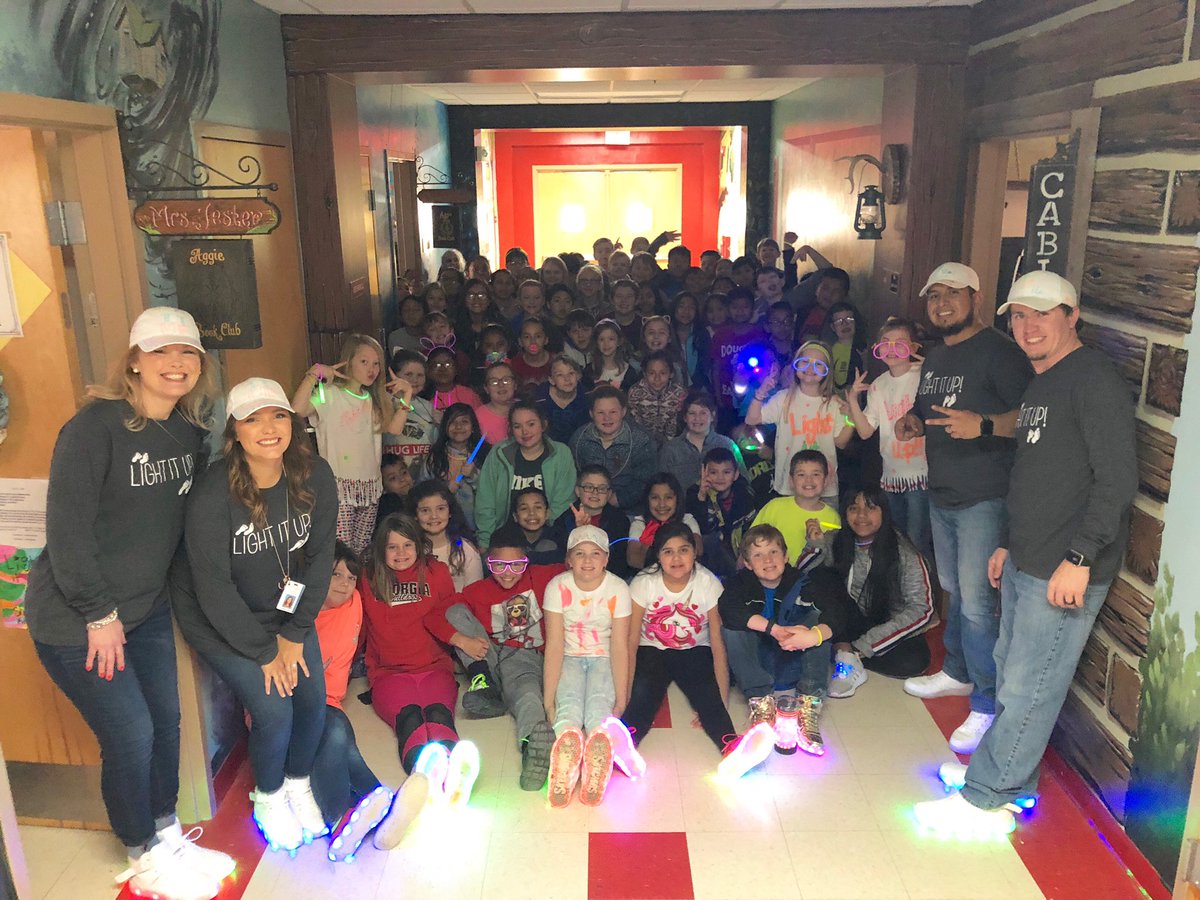 austinmccullar1's tweet photo. We are enjoying teaching our students about good character at AES! We are lighting it up! #lightitup https://t.co/flnOi5hK7v