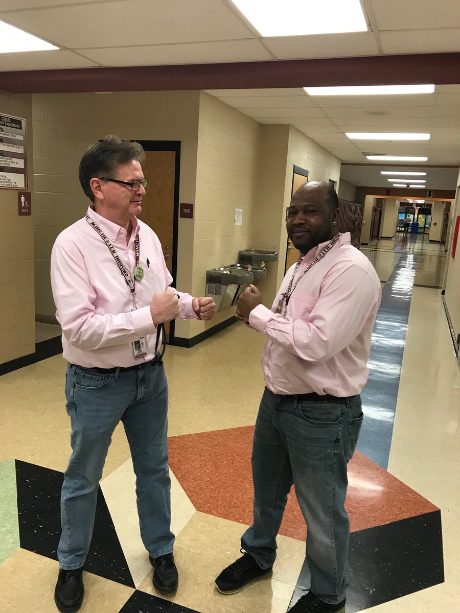 LauraShirkey's tweet image. Twins day!!#cwway #CWMSchangemakers