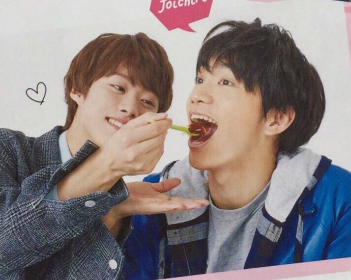 モモ 丈橋による 橋担当大橋和也からのあーんと 丈担当藤原丈一郎からのあーんと お互いのあーんがかわいい 和也くん 甲子園ではチャーシューのタレを丈くんの服にこぼして怒られてるからプリンに手を添えてる 学んでてかわいい