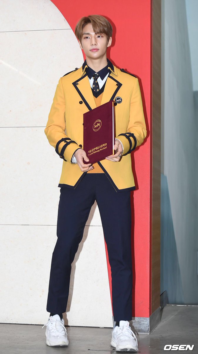 StrayKids_C9's tweet photo. [PHOTOS] 021519

Press Photos of Hyunjin on his graduation

#StrayKids #스트레이키즈 @Stray_Kids https://t.co/40V7R82Nu4