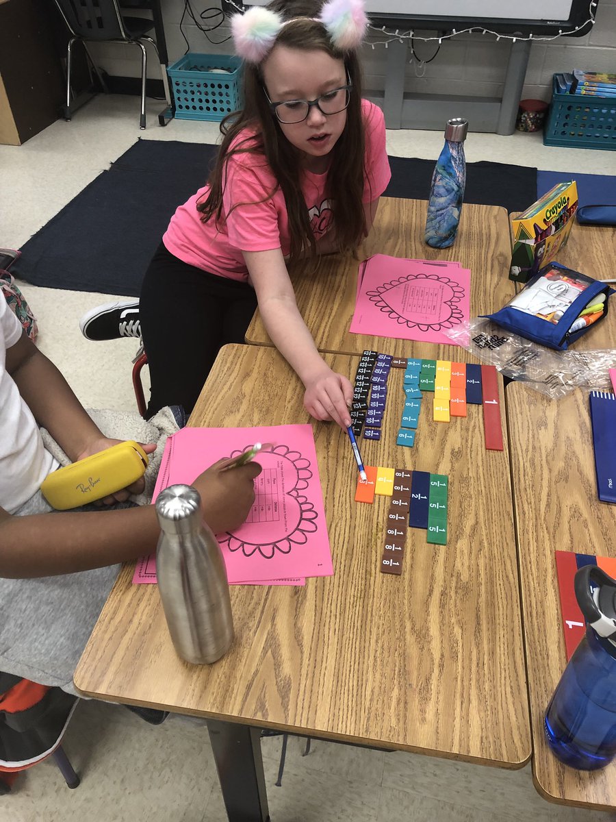 Fraction bars and hearts in fourth grade today! ❤️ <a href="/SeldensLanding/">seldens.landing.es</a> #SLES19