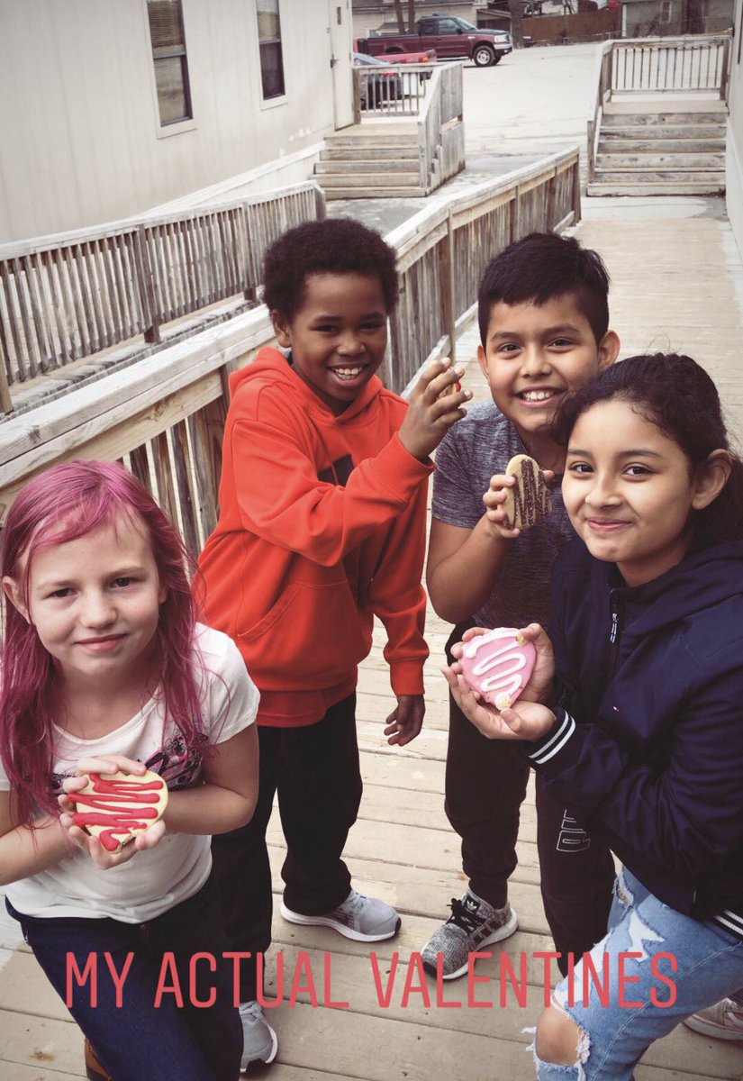 FourthandFab's tweet photo. sometimes they just need a fun afternoon with cookies and candy! love these kids! 💗💗 @fairmountgrit https://t.co/7q7yW3NgOt