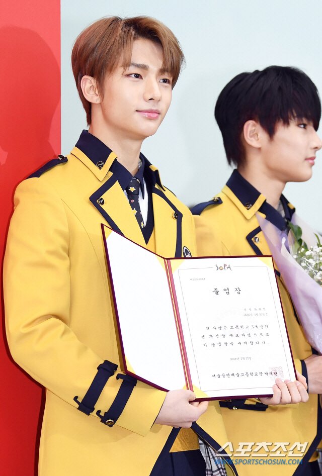 StrayKids_C9's tweet photo. [PHOTOS] 021519

More Press Photos of Hyunjin on his SOPA graduation

https://t.co/roYhbbWbps
https://t.co/J96LoSMD6w
https://t.co/egCDFELPq3
https://t.co/8MQrGV48Kn

#StrayKids #스트레이키즈 @Stray_Kids https://t.co/agMQCsovJX