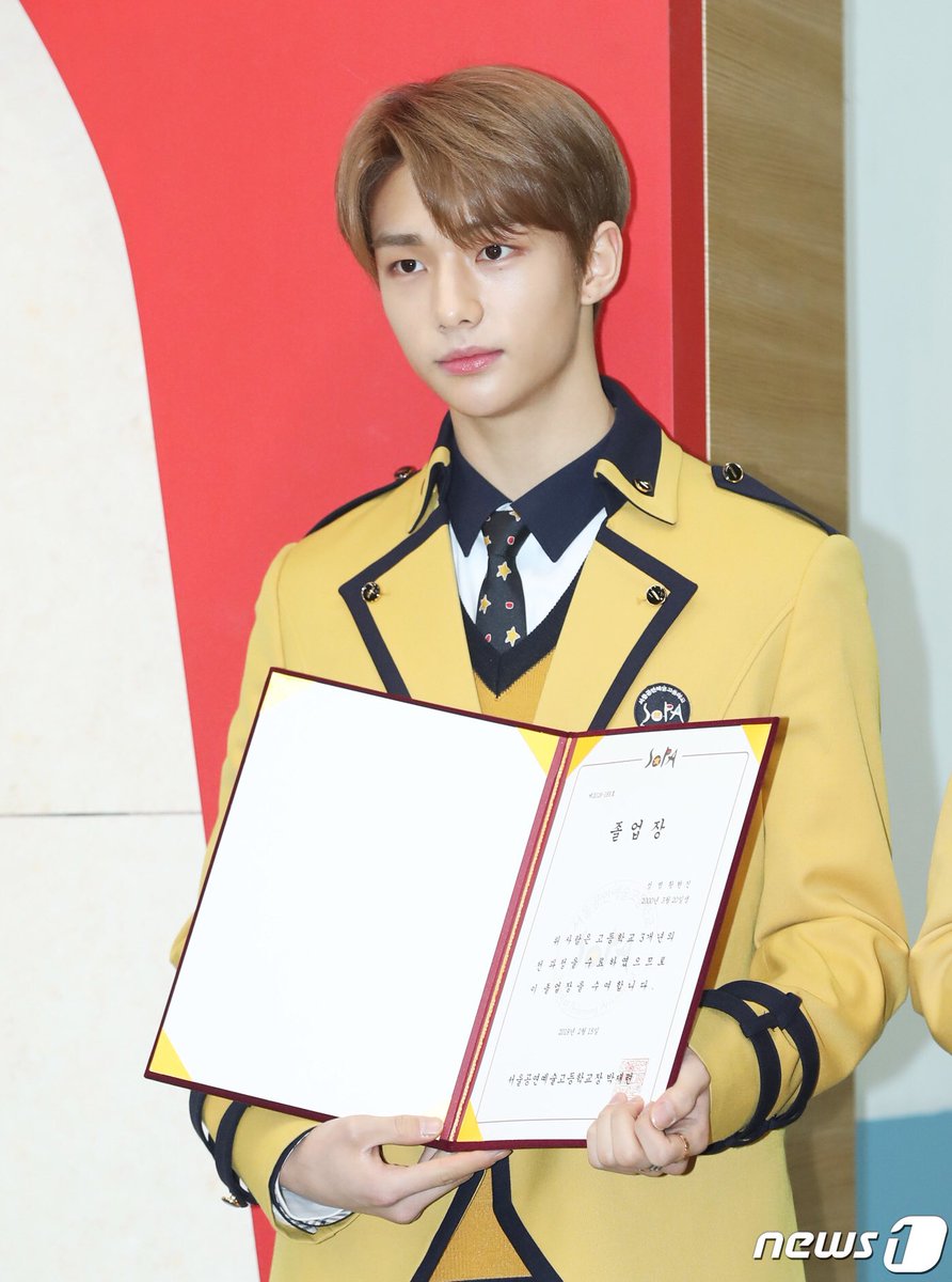 StrayKids_C9's tweet photo. [PHOTOS] 021519

More Press Photos of Hyunjin on his SOPA graduation

https://t.co/roYhbbWbps
https://t.co/J96LoSMD6w
https://t.co/egCDFELPq3
https://t.co/8MQrGV48Kn

#StrayKids #스트레이키즈 @Stray_Kids https://t.co/agMQCsovJX