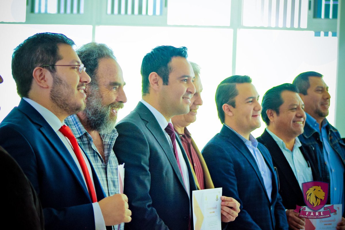 FARE_ac's tweet photo. Conversatorio "Perspectiva de las Políticas Públicas para los Pueblos Indígenas de Latinoamérica”, invitado por los integrantes de #FARE, y el director del @ITSXalapa, Ing. Walter Sáiz González.
#AñoInternacionalLenguasIndígenas 
¡Somos #FARE! 🦁 https://t.co/2w0xgaFvyh