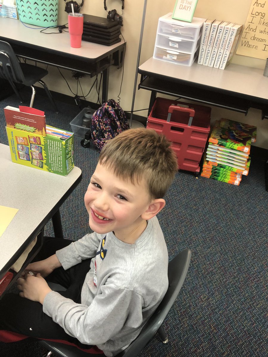 BrendaMerrbach's tweet photo. Valentine Day fun! Who can build a Valentine candy wall that can withstand wind from a straw? These awesome kids can! They even found out that you can write words with candy hearts 🥰. #Swenkeproud #CDISDspirit https://t.co/i2tb6hzvCp