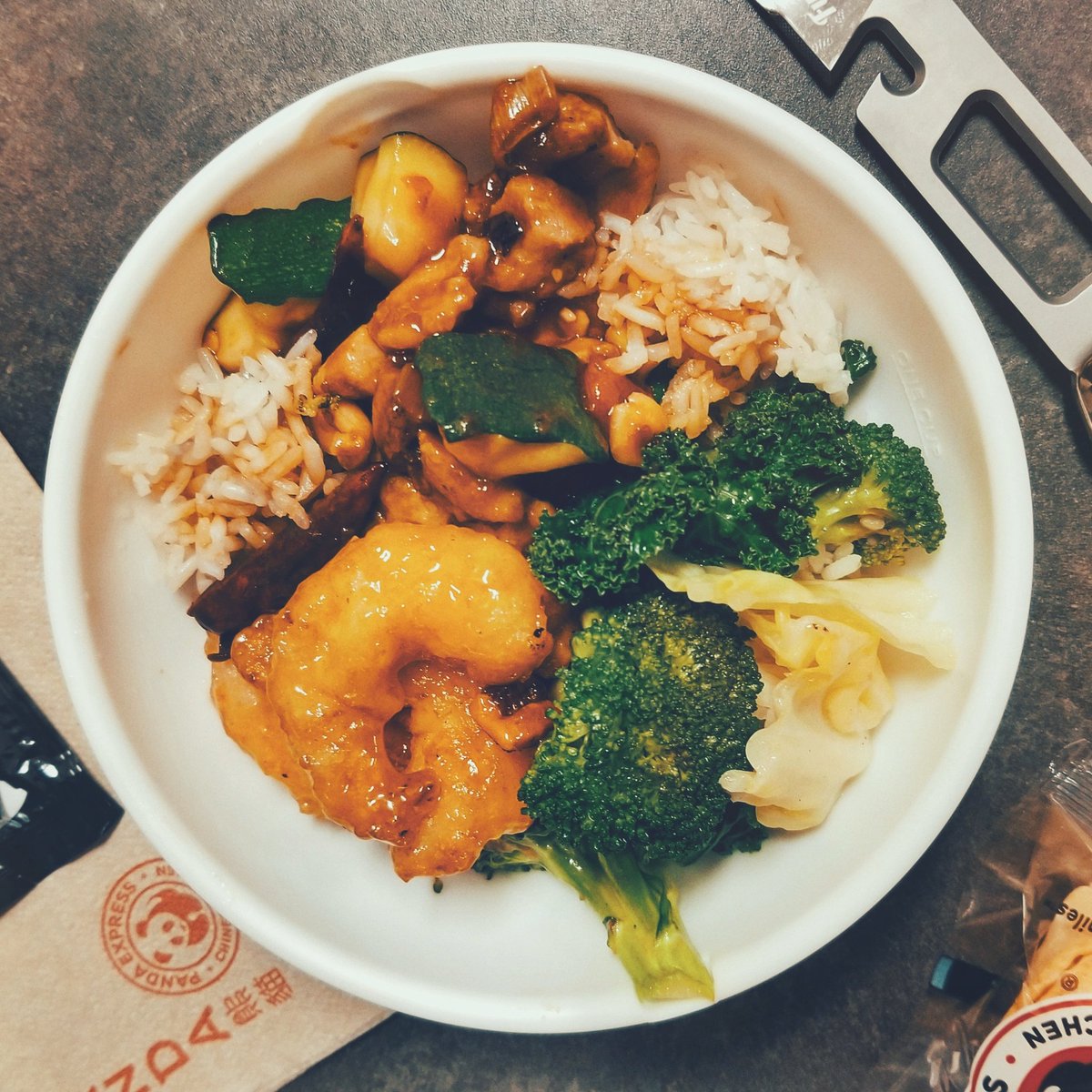 JayJayasuriya's tweet photo. 🍽️ Late Lunch @PandaExpress🐼 😋
.
#pandaexpress #lunch #pandabowl #foodie #foodphotography #panda #bowl #yumm #JayJayasuriyaphotography #delish https://t.co/lT2Q2c0jxO