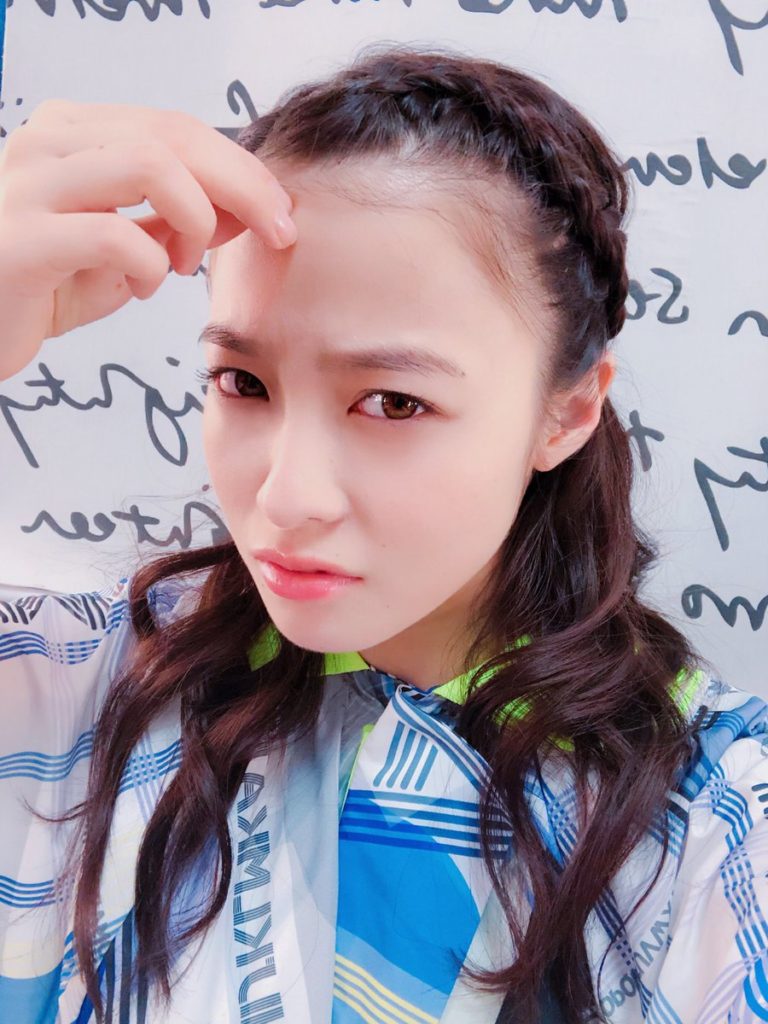 まとめるカンナ 画像 橋本環奈さん オールバックにして産毛めっちゃアピール T Co 9vv3rbjajv 橋本環奈