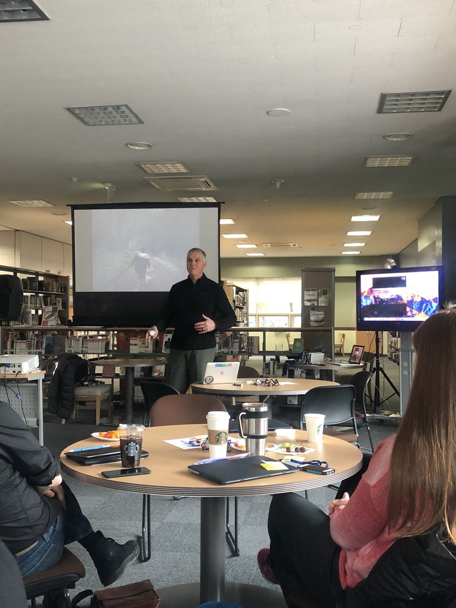 JaneAChae's tweet photo. Math job-alike @williamsj352 sharing his journey in Math @GSISKorea @FreemanMei123 #pypean @julesptaylor W/ a group Skyping in too! https://t.co/ZU8UM7Ifeu