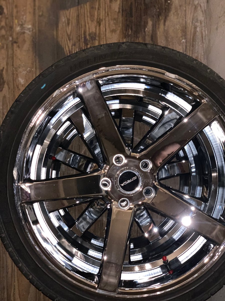 BlessedEasy's tweet photo. Aye, I’m selling I’m 20” Chrome Stada Rims. If your RT helps me sell them I PROMISE to send you 100 of the Money I get 💯 Every RT helps 🤗 https://t.co/e4AHKJmbCR