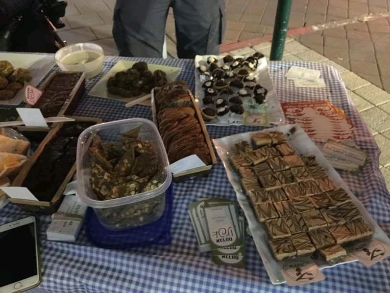 BanLivExport_IL's tweet photo. "Meat-Out
Love-in"
Happy #ValentinesDay."
Today we held a #meatout #teasting stand all around #Israel to show the public how easy it is to eat #crulty_free #food that teast great
Big thanks to all of the volunteers and everyone who took part and helped making it happen https://t.co/dnpaRW6SdE