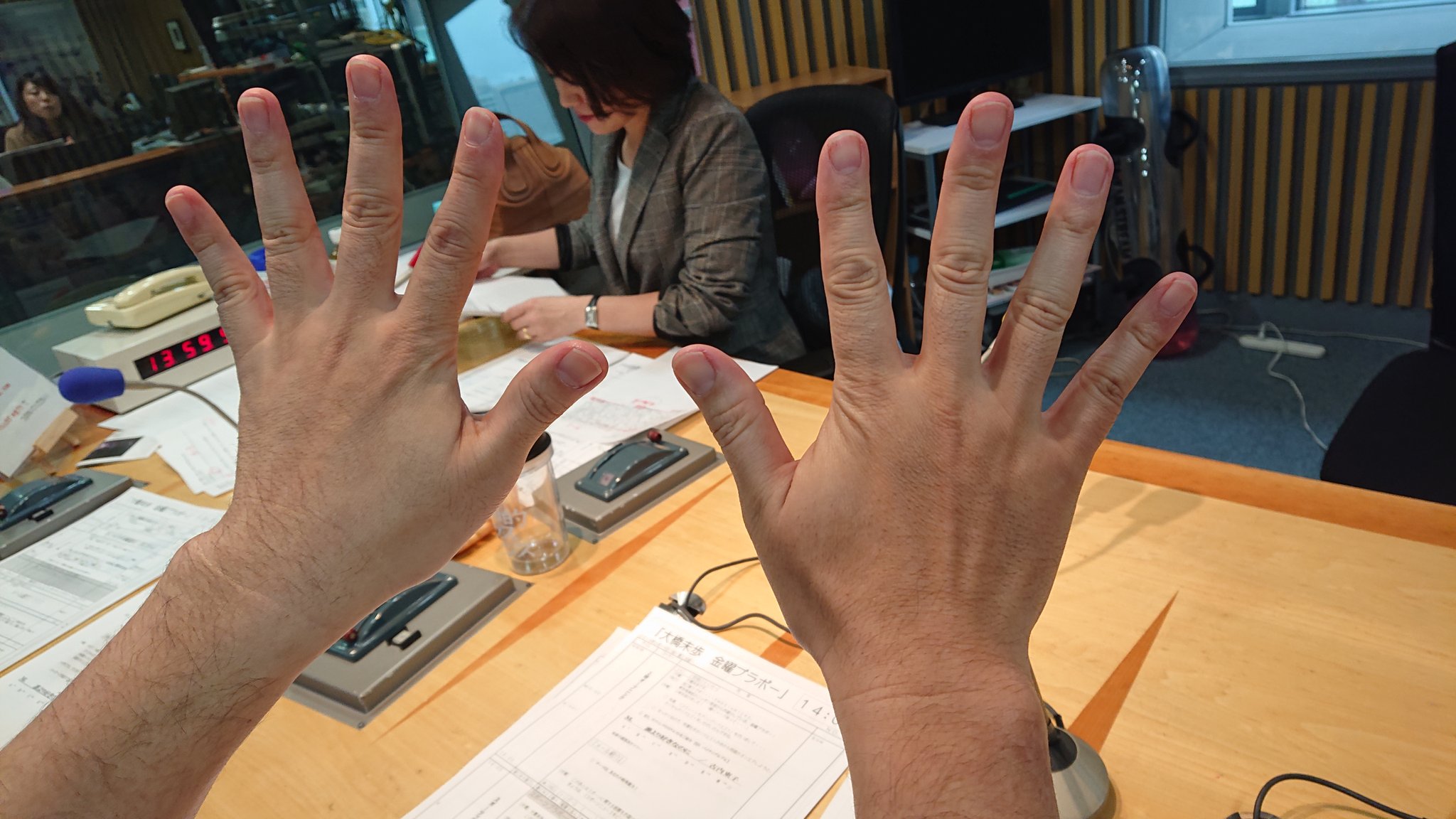 アイコラ　twitter 大橋未歩 大橋未歩 na platformě X: „どちらが女性の手かほんとわかんない😭笑“ / X