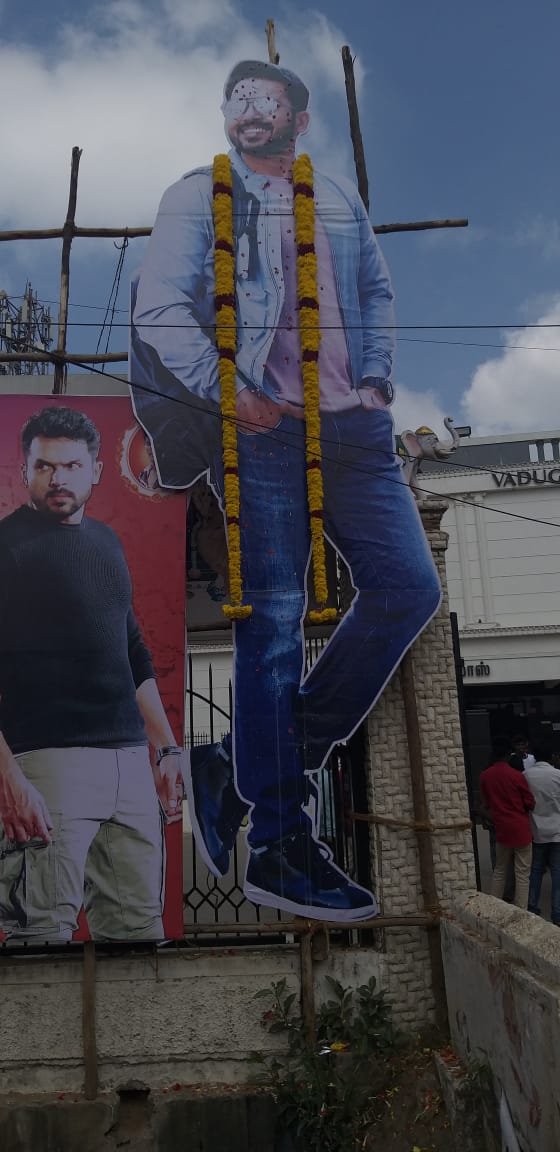 KarthiUpdates's tweet image. #MakkalNaayagan #Karthi in #Karthi17 #Dev FDFS Celebration #ChidambaramKFC...!

#DevRomanticHit 
#DevRunningSuccessfully 

@Karthi_Offl @RajathDir @DevTheMovie