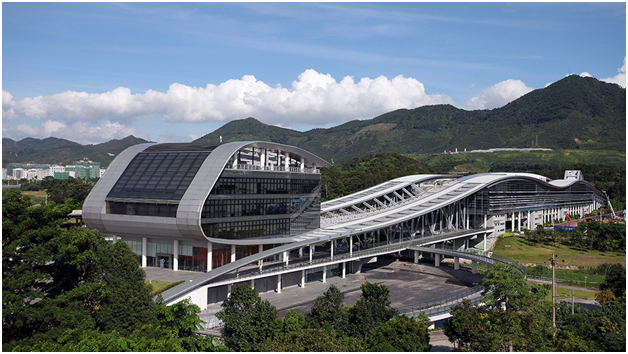 Allen27914885's tweet photo. University Town of Shenzhen was jointly established by the Shenzhen Municipal Government and prominent Chinese universities as a teaching and research base to cultivate full-time postgraduates. More reports you can find here : https://t.co/bLWhkD9yvH https://t.co/ATLxzAtnwe