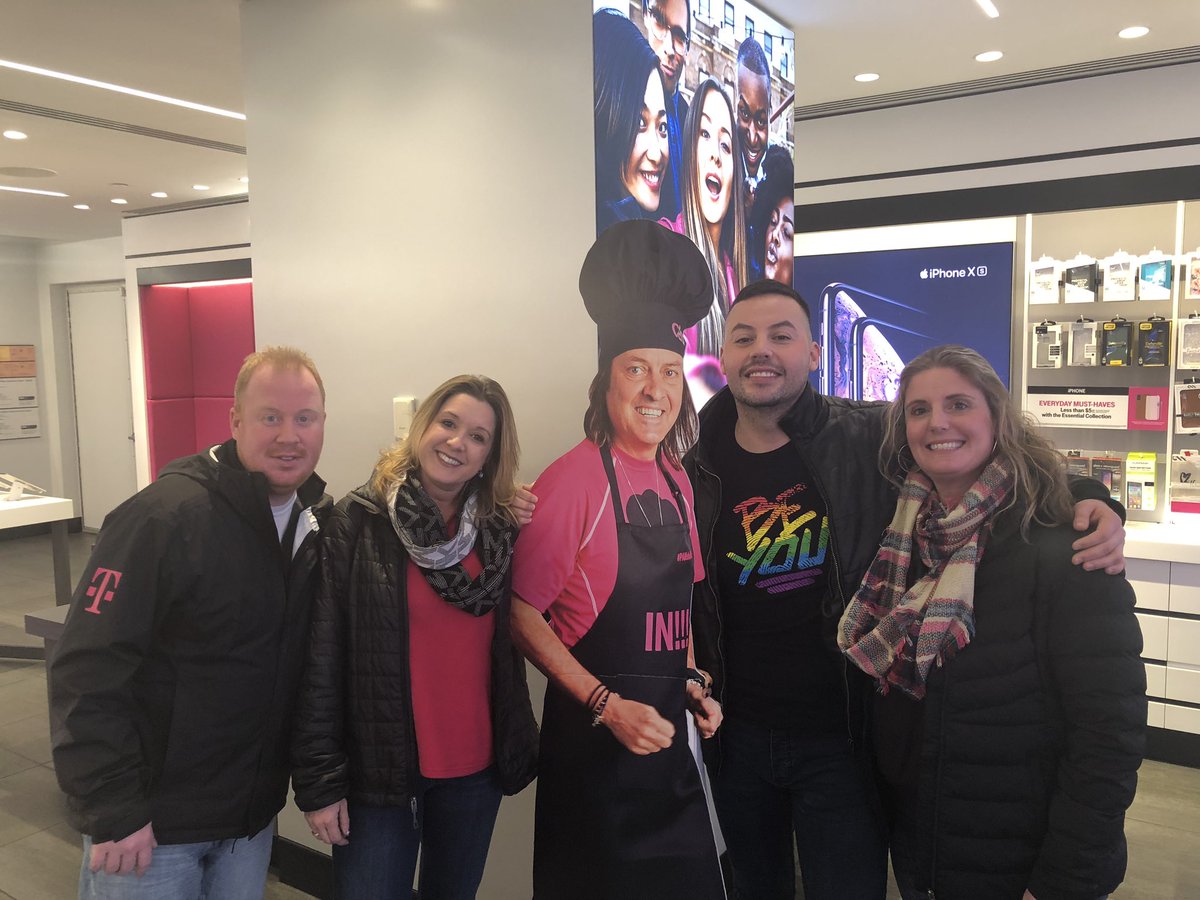 christygggg's tweet image. Happy Valentines Day from our Times Square T-Mobile Flagship location! This team certainly has my heart ❤️!! #Assurant #Protection360 #T-Mobile #NYC @_iib_ @jamie_woodruff9