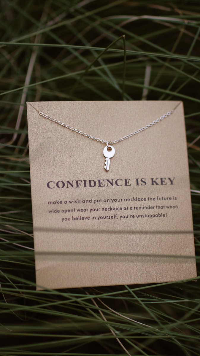 SarahCardini's tweet photo. Just got the cutest necklace today! 😍 https://t.co/KelgqRSloN https://t.co/2Z8KswJIVF