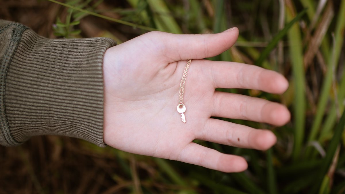 SarahCardini's tweet photo. Just got the cutest necklace today! 😍 https://t.co/KelgqRSloN https://t.co/2Z8KswJIVF