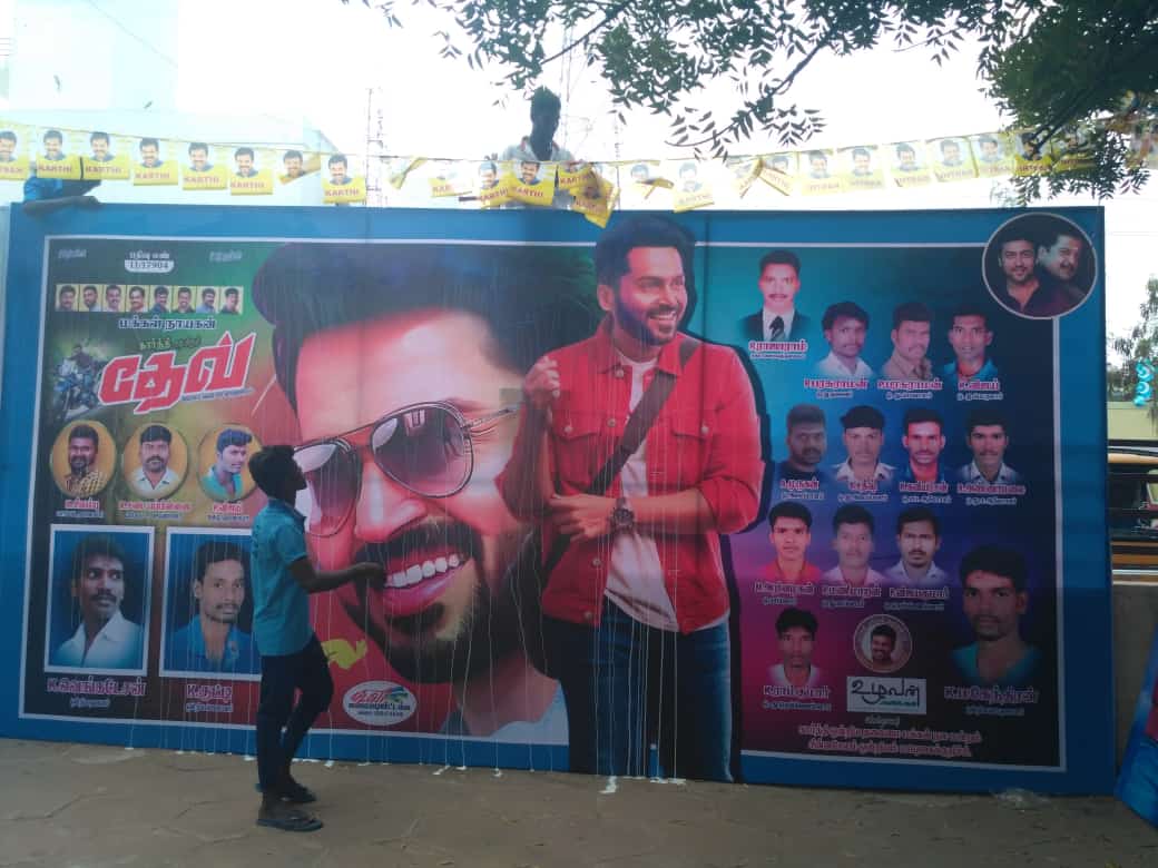 KarthiUpdates's tweet image. #MakkalNaayagan #Karthi in #Karthi17 #Dev FDFS Celebration...!

#DevRomanticHit 
#DevRunningSuccessfully 

@Karthi_Offl @RajathDir @DevTheMovie