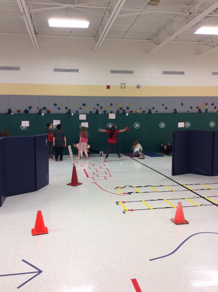 melodyljpe's tweet photo. Learning how the blood flows in a mini obstacle course. @Schilling33C #ljspride #keepingupwithljs #kidsheartchallenge https://t.co/FKLt8x95R0