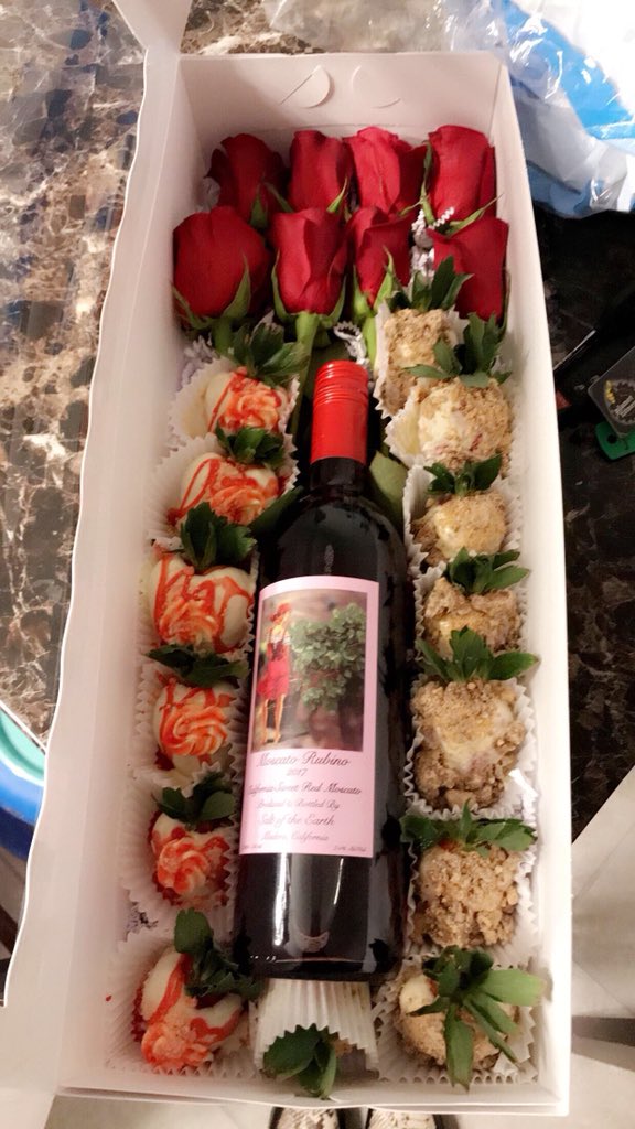 YungstaGuap's tweet photo. My Nigga!!! @_YungBleu  New School Luther Don’t Ever Let A Real Nigga Down My Vday Gone Be Live Then A Bitch She Getting The D**k D**k Tonight ❤️🥂 #BleuVandross2 https://t.co/HhSApnxriu