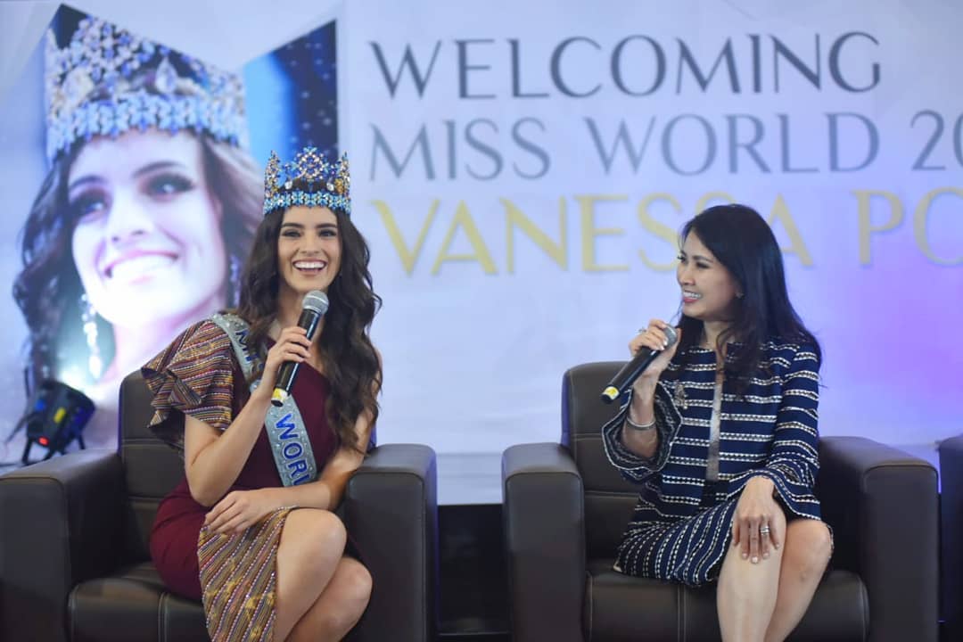MissWorldTime's tweet photo. Press Conference Welcoming Miss World 2018 in Jakarta, Indonesia https://t.co/oH6CHekGWL
#MissWorld #MissWorldTime #MissWorld2018 #MW2018 #vanessaponcedeleón #WorldTour #Indonesia #MissIndonesia #MissIndonesia2019 https://t.co/OKIuQhi3HG