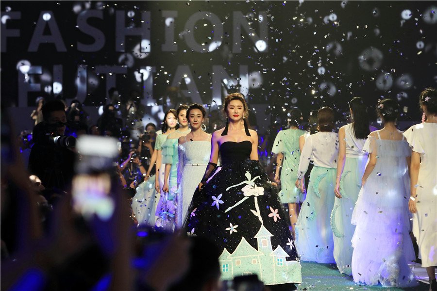 Allen27914885's tweet photo. From July 5 through August, Futian District is embracing a slew of fashion-themed activities that aim to present the most fashion-forward designs to residents. More reports you can find here :https://t.co/BXJrJTW4X1
EyeShenzhen is Shenzhen’s first English-language portal. https://t.co/rtnpsINlR4