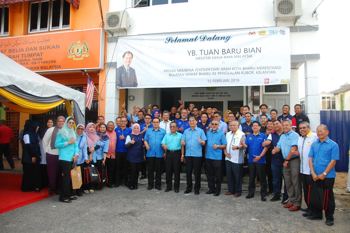 Terima kasih kepada YB. Tuan <a href="/baru_bian/">Baru Bian</a>, YB. Tuan <a href="/HjAnuarTahir/">Hj Anuar Tahir</a>, Dato'-Dato', tuan-tuan dan puan-puan peserta #FTRoadPediaZonTimur2 kerana singgah di Projek Flyover Wakaf Bharu, Kelantan.
<a href="/RoslanMdTaha/">Roslan Md Taha</a> 
@tkpinfra 
<a href="/Zulakmal8/">zulakmal</a> 
<a href="/nikburhanuddin/">Nik Burhanuddin</a> 
<a href="/CawJalanJKR/">Cawangan Jalan JKR Malaysia</a> 
<a href="/JKRMalaysia/">JKR Malaysia</a>