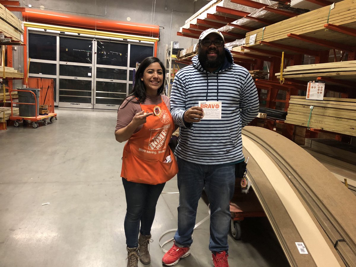 Great job in keeping our customer safe Mr. Quincy Ross ! <a href="/JAMMartinez1323/">Ana Martinez</a> @BigOsSimplePlan <a href="/RAUL_MORALES2/">raul morales</a>