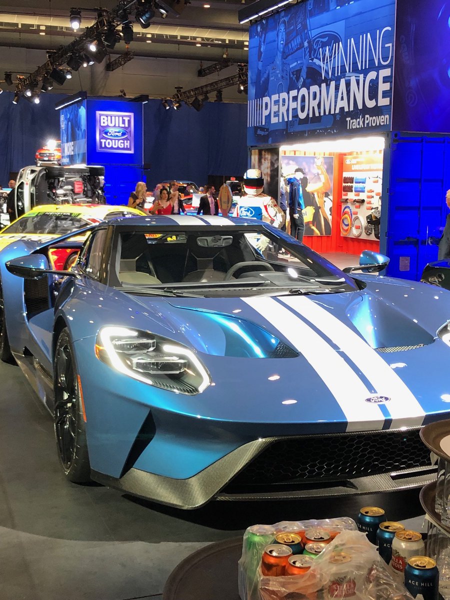 kevinweaver_'s tweet image. Great night at the SCI VIP Night and ⁦@ABSC_Georgian⁩ Alumni event followed by VIP night at the ⁦@torontoautoshow⁩! Great support from the industry for ⁦@georgiancollege⁩ ⁦@georgianalumni⁩