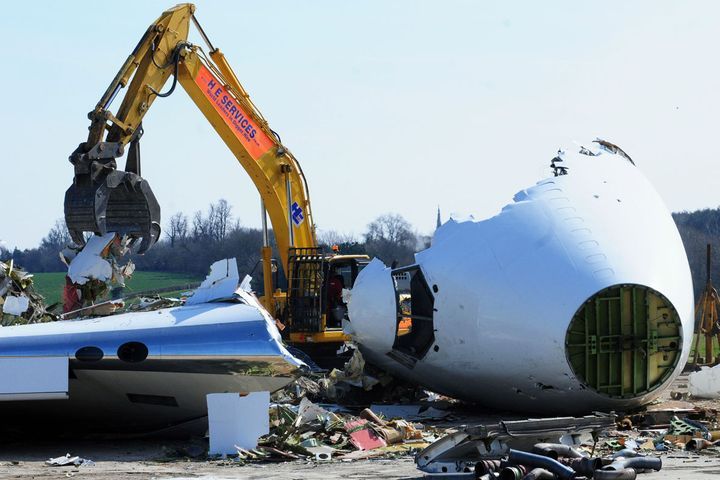 yicaichina's tweet photo. #China's #Zall, #Japan's #Marubeni to Start Recycling Aircraft in #Wuhan to Tap Booming Market https://t.co/I6EBWZN0UY @MarubeniEurope https://t.co/xrJxPwso4O