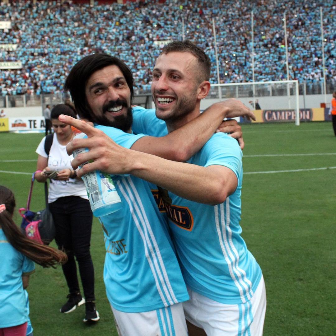 MadeInAcmeCo's tweet image. Los liderazgos de Jorge Cazulo y @CaloLobaton fueron fundamentales para que @ClubSCristal logré los títulos del 2012; 2014; 2016 y 2018. Así que merecen todo el respeto posible de la hinchada. Mención honrosa para @calca_horacio que desde 2013 es el único titular indiscutible.