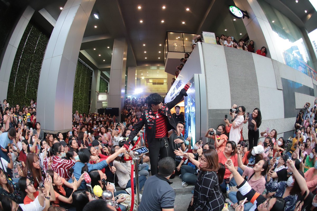 Chanderlia61's tweet photo. ความพยายามไม่เคยทำร้ายสักคนที่ตั้งใจ
จากนักร้องที่ติดหนึ่งในตัวแดงของแกรมมี่ 
.
.
วันนี้เค้าก็ยัง��ดงอยู่เลยอ่ะค่ะ.  พรมแดงนะ :):)
#เป๊กผลิตโชค
📷@_zrebrum_ @HAMBURGERMAG @SAreaTeam https://t.co/tPzdpGlohn