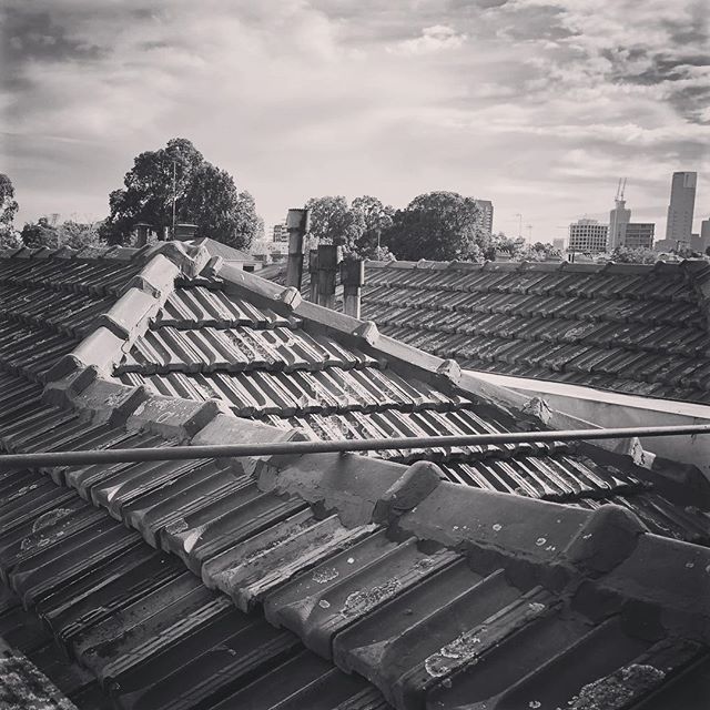VirginieBH's tweet photo. #Melbourne #tuiles #toits https://t.co/dk5oWZJY7Z https://t.co/IKXj6dhQ47