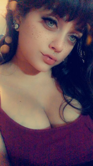 OKAY😥 this snapchat filter is cute as heck. I quite like this version of me... 😍 https://t.co/qZeCCQ<a href="/tag/manyvids"class="tags"><span>#manyvids</span></a><a href="/tag/mvsales"class="tags"><span>#mvsales</span></a>