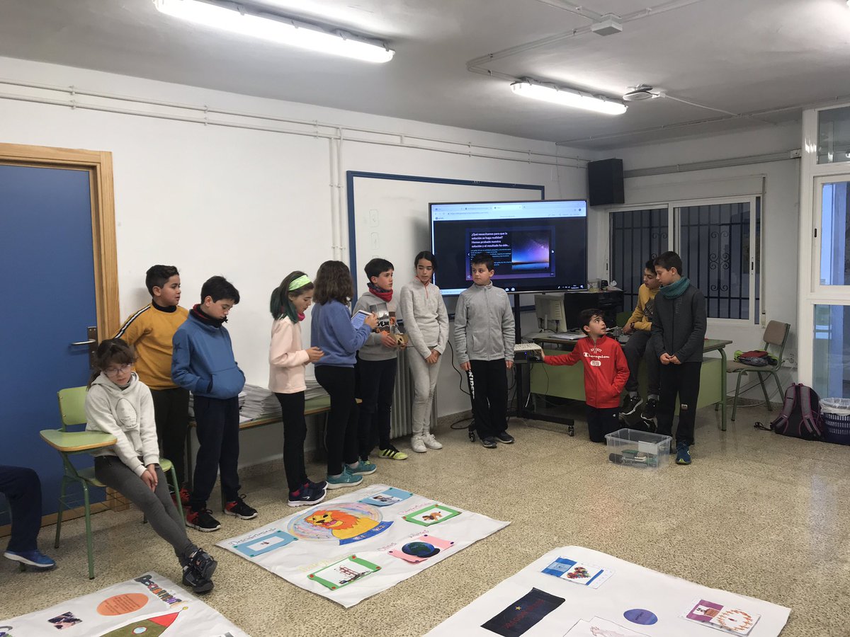 ceipsnsebastian's tweet photo. #spacelions comienza su exposición en #microfllceipsansebastian #microfll #fllspain https://t.co/OUx7Barp1T