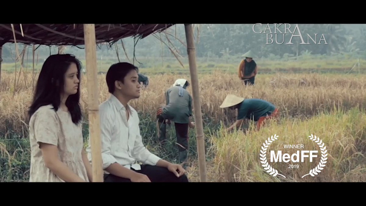 CakraBuanaMovie's tweet photo. Congratulations to team Cakra Buana who has won an award again this year! This time from @MedFF2 via https://t.co/aOiuiBMRGl!

https://t.co/5ZWIHrR6J5 https://t.co/PqPuIgKrWh