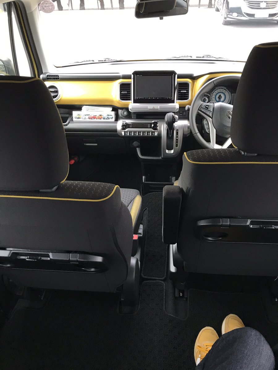 ぱんくん1 21絶対行く Twitterissa ハスラーのティッシュケースあるので お兄ちゃんのクロスビーにも似合うと思います あとはシュガライターのusbとか 便利ですし ハンドルカバーを黄色いの探してみて 付けるとまた黄色が目立っていいと思いますよ サイズがある