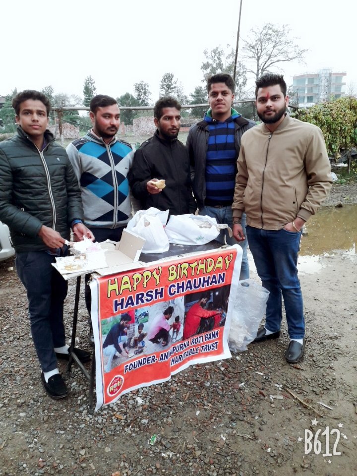 ARotibank60's tweet photo. #Celebrate_Birthday
#Annapurna_Roti_Bank_Charitable_Trust
#Founder - #Harsh_Chauhan
#14_February https://t.co/kmJR77UNQf