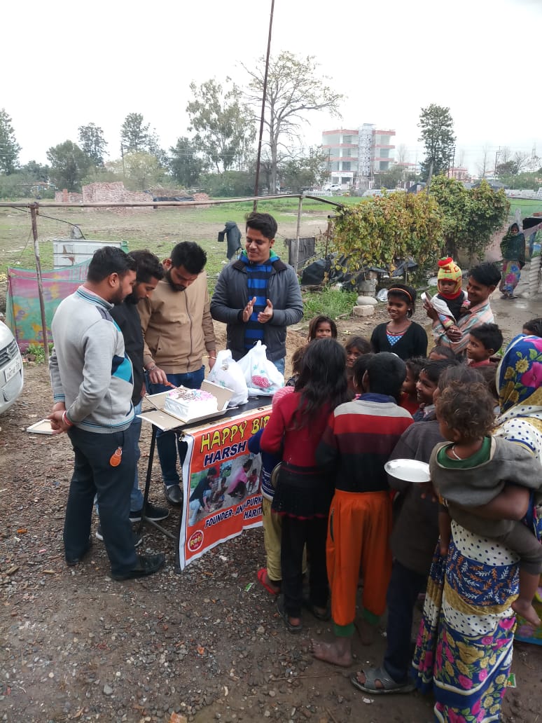 ARotibank60's tweet photo. #Celebrate_Birthday
#Annapurna_Roti_Bank_Charitable_Trust
#Founder - #Harsh_Chauhan
#14_February https://t.co/kmJR77UNQf
