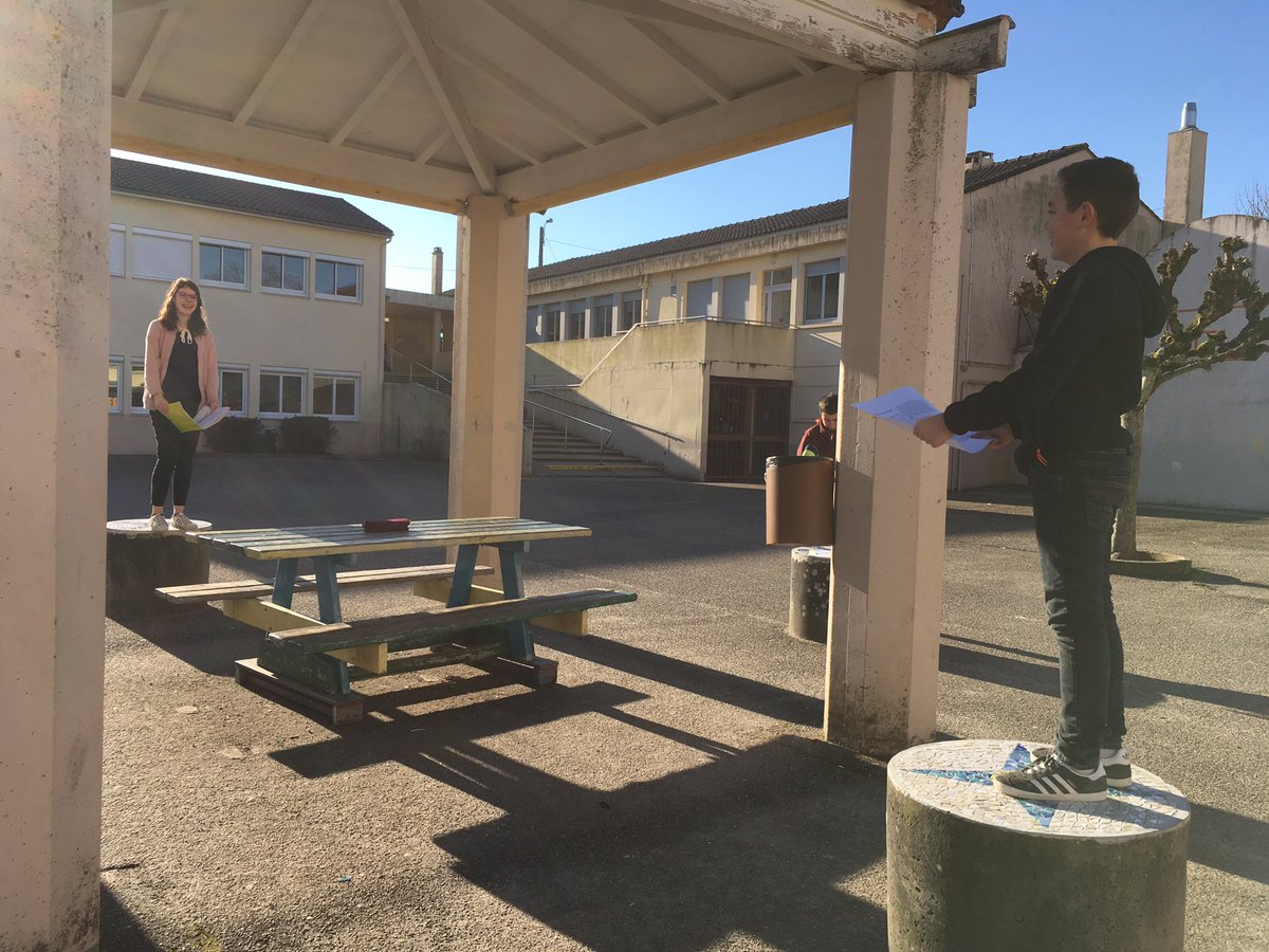 DnBprevert's tweet photo. Ce matin, entraînement à l’oral dans la cour. Objectif : porter sa voix. @MediaPrevert @mespecel #oral #lettres #dnb https://t.co/372WVNBOgK