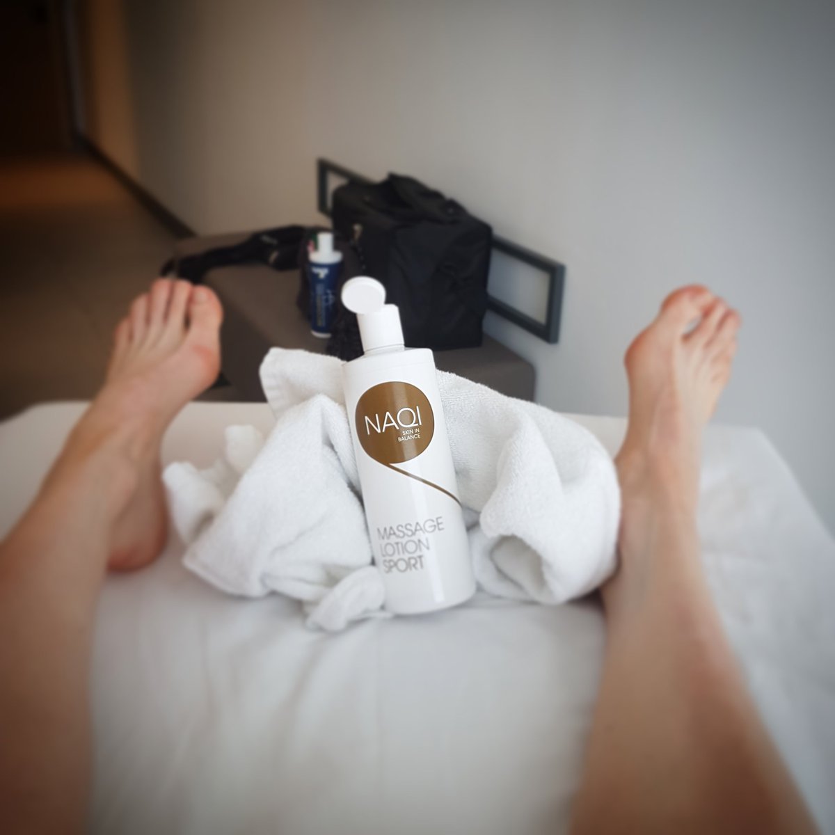 Recovery day starts with a relaxing <a href="/Naqibelgium/">NAQI</a> massage! <a href="/PushingDreamsNL/">PHVCT</a> #trainingcamp #PushingDreams #NaqiSport #NaqiMassage #Skincare #cycling🚲