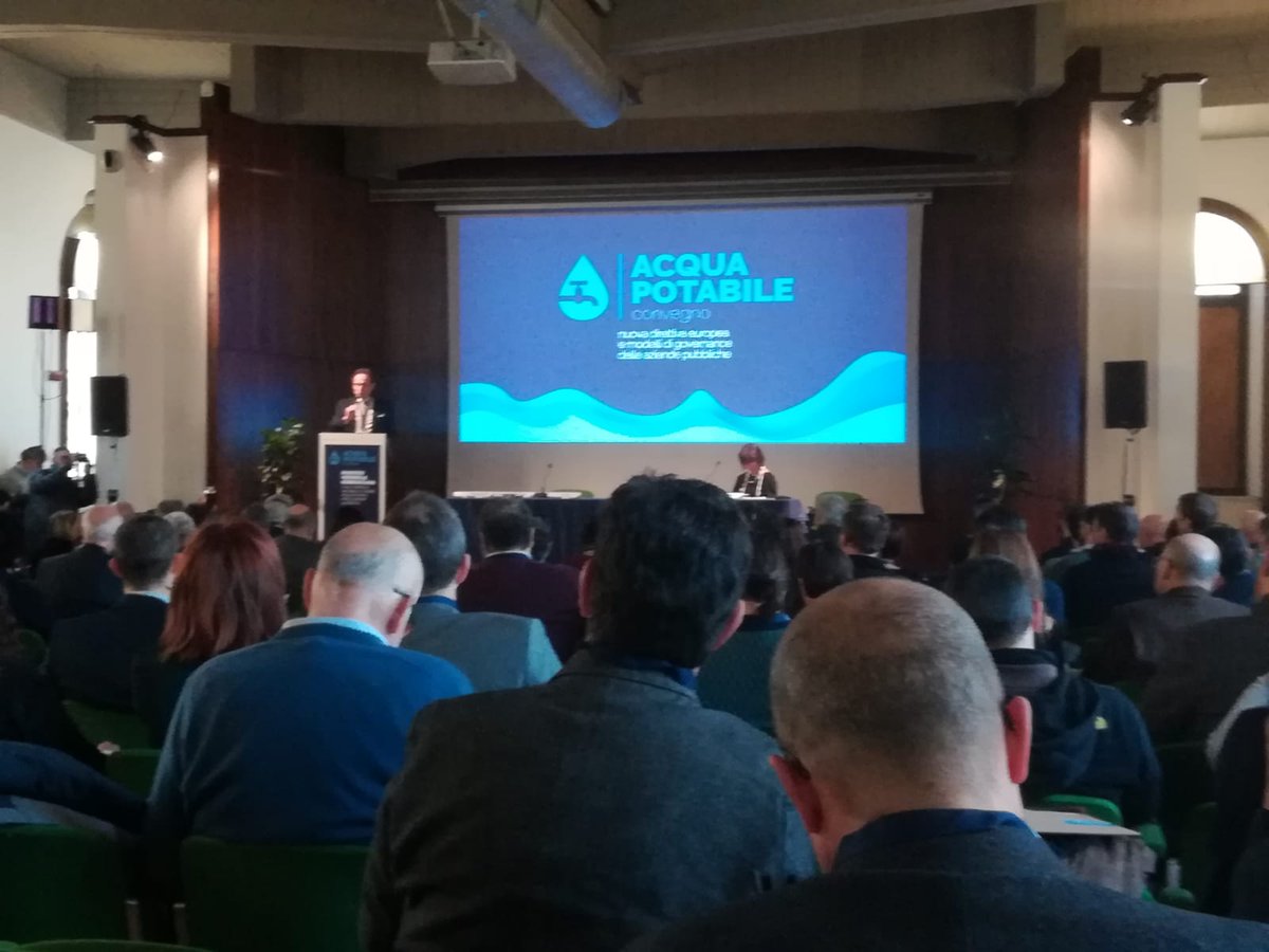 ConfserviziLomb's tweet photo. Folto pubblico oggi al convegno #Acquapotabile sulla nuova direttiva UE promosso da #padaniaacque #teaacque @AcqueVeronesi con @UTILITALIA
#ConfLombardia a Mantova https://t.co/hIUPB7nFWB
