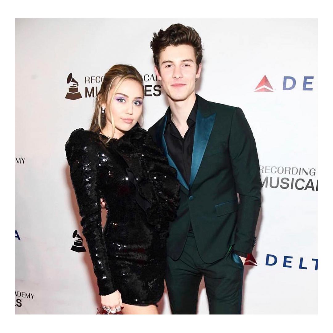 ¡Así de radiante estaba Miley Cyrus en la fiesta que se celebró horas antes de los Grammy! El estilista Aleksey Bishop utilizó productos de Leonor Greyl, como Eclat Naturel, para conseguir este increíble look 😍

#LeonorGreyl #MileyCyrus #Grammy2019 #haircare #ShawnMendes