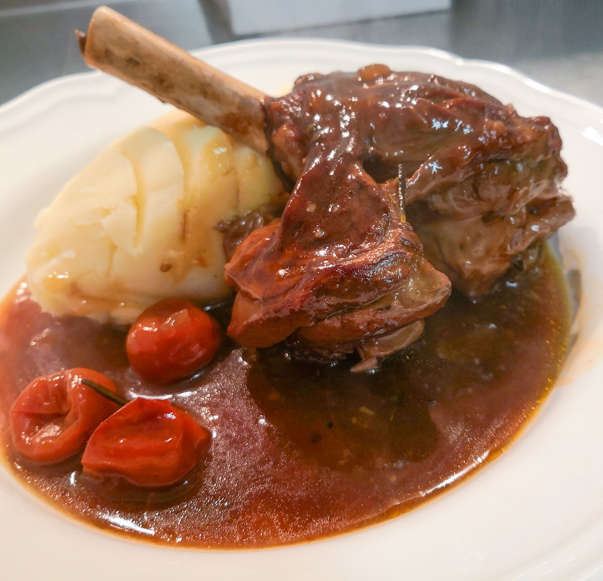 bistro_barn's tweet photo. What's for #dinner tonight? How about this delicious slow cooked lamb shank with a tasty glass of #wine? Book a table: https://t.co/EERIvxeW3G #Sheffieldissuper #Barnsleyisbrill #Uksmallbiz #Yorkshireis #glutenfreesheffield #foodies #food #cooking https://t.co/Ke6cJSIgU0