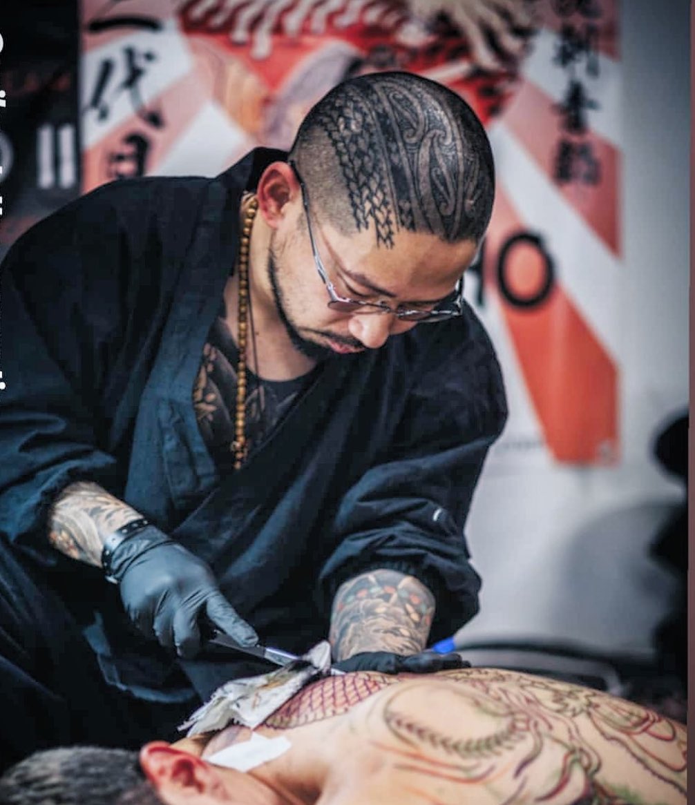 JAPANESETATTOO_'s tweet photo. at @Milanotattoocon . with #kurosumitattooink @kurosumitattooink 
APPOINTMENT VIA E-MAIL 
kensho@japantattoo.net
・
#tebori #handpoke #irezumi #japanesetattoo #inked #tattoo #tattoos #tattoolife #tattooartist #tattooing #tattooart #tatuaje #手彫り #刺青 #タトゥー  #milanotattoo https://t.co/sE6jKmTYug