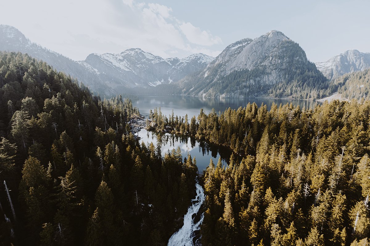 shutterstockDE's tweet photo. Komm, es geht in die #Berge! https://t.co/41hGIdEfuq #OffsetImages https://t.co/DX9ImQmr94