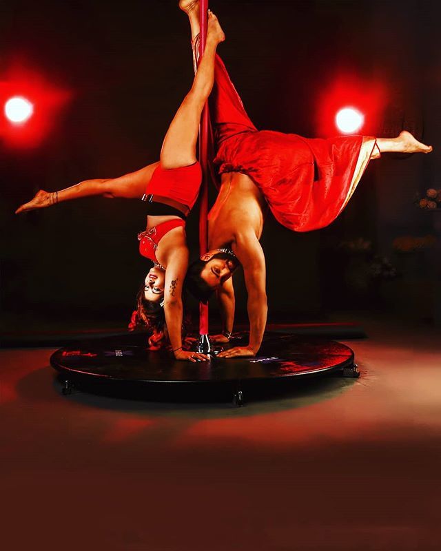smiliesuri's tweet photo. @amitkhannaphotography @makeupbyanshu @ritesh_bagga #handstandpractice #gymnastics #yoga #splitsproject #upartists #dowhatyoulove #polelovers❤️ #spinningpole #dismounts #MMA #selfcare #selflove #marchforlife #bodytransformation #oathtoself #poleisshakti #MumbaiPoleCamp #shak… https://t.co/7pXgKscEgT